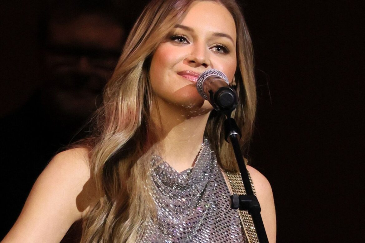 Kelsea Ballerini Gets Emotional Singing ‘Penthouse’ for First Time Since Losing Beloved Dog Dibs