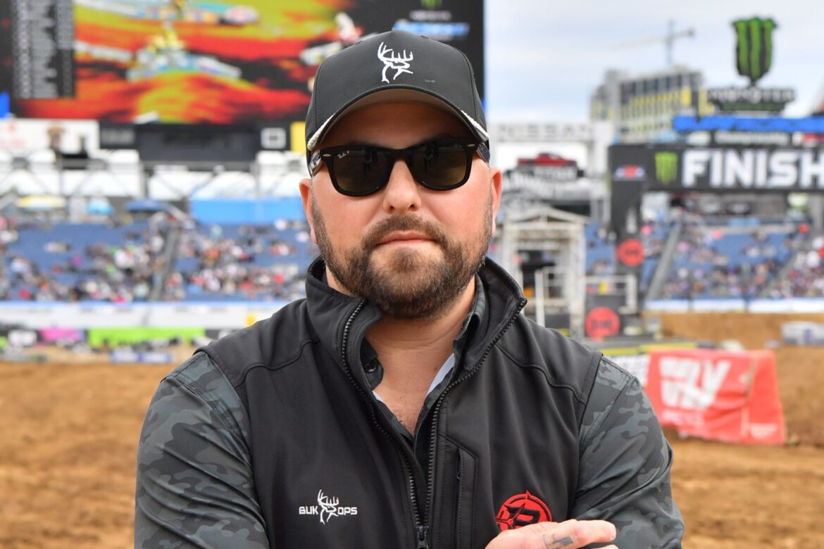 Tyler Farr Opens Up About Scary Health Scare