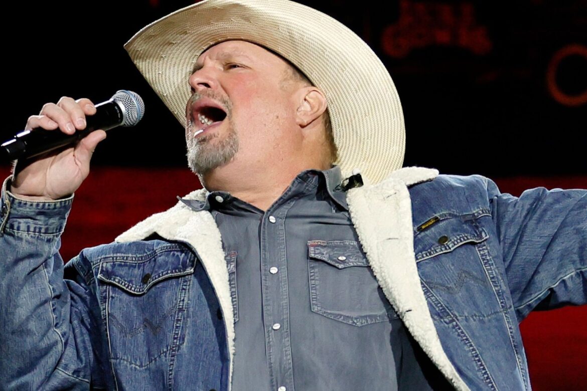 Garth Brooks Adds More Dates to Blame It All On My Roots Tour!